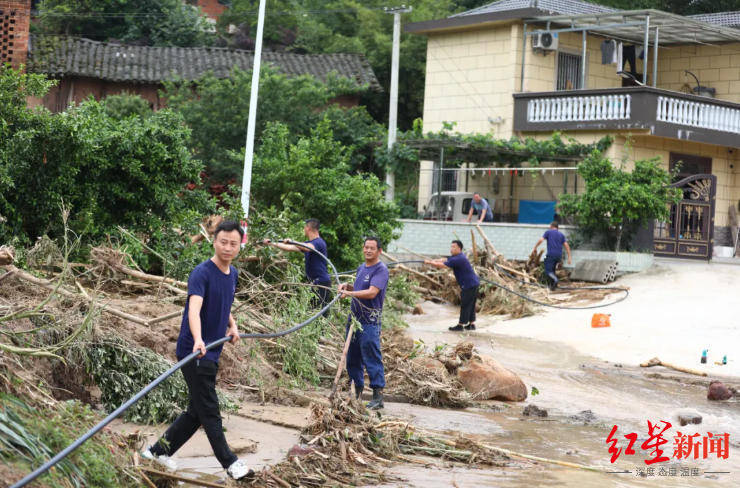凌晨2点打电话叫醒村民的“谢会计”遇难<strong></p>
<p>海南高速股票</strong>，妻子弟弟仍失联
